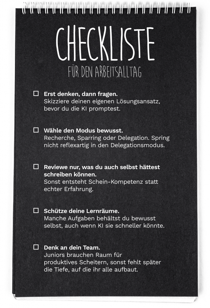 Ein schwarzer Notizblock zeigt eine deutsche Checkliste für tägliche Arbeitsaufgaben, darunter Schritte zur Planung, zur Wahl der Arbeitsweise, zur Überprüfung, zum Schutz des Lernraums und zum Nachdenken über Teamarbeit.